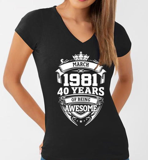 Playera 40 años Marzo Cuello en V