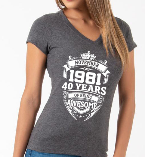 Playera 40 años Noviembre Cuello en V