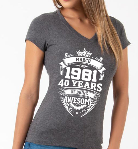 Playera 40 años Marzo Cuello en V